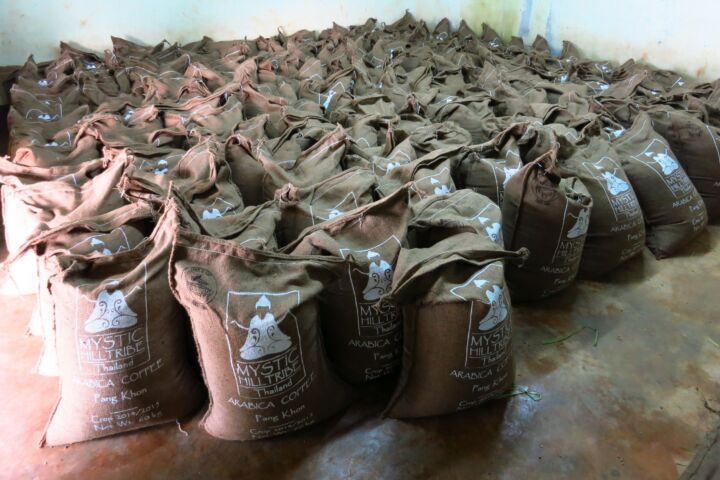 Thailändischer Röstkaffee – frisch gemahlene Kaffeebohnen aus Thailand, aromatisch und vollmundig, ganze Bohne 00